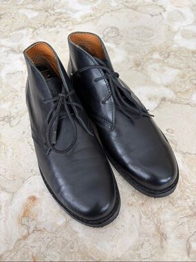 Roots Genuine Leather Chukka Boots – Classic Canadian Craftsmanship